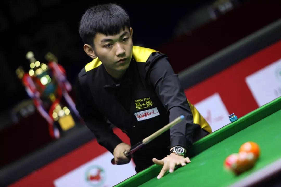 现出娴熟的 现出娴熟的